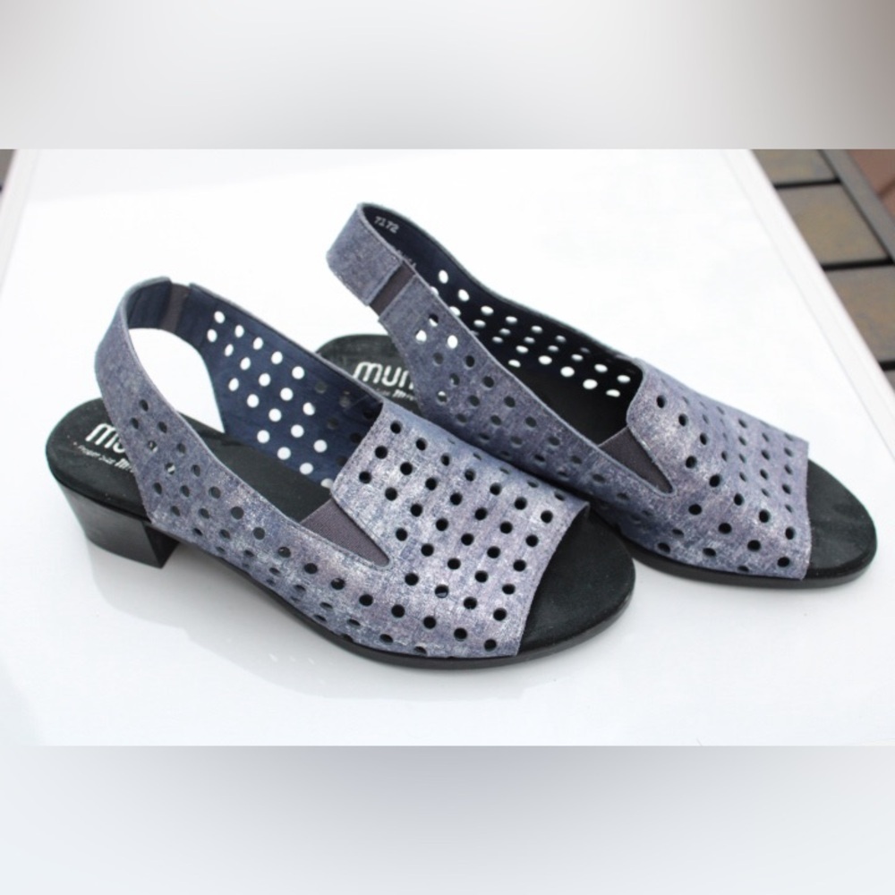 Munro Mickee sling back sandals